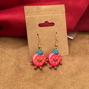 Handmade strawberry earrings- absolutely adorable!!